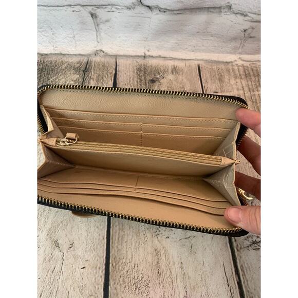 BADGLEY MISCHKA Women’s Black Tan Bow Wallet - Picture 6 of 8